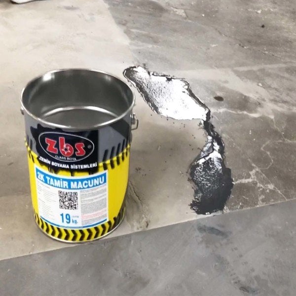 ZBS 2K ZEMİN TAMİR MACUNU - (Ağır yük trafiğine dayanıklı, hızlı kuruyan, zemin tamir ve dolgu macunu)