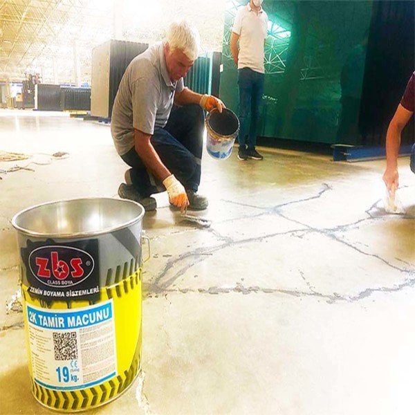 ZBS 2K ZEMİN TAMİR MACUNU - (Ağır yük trafiğine dayanıklı, hızlı kuruyan, zemin tamir ve dolgu macunu)